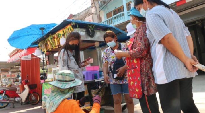 ชื่นชม! หนุ่มพิการใจเพชร ไถล้อเลื่อนขายลอตเตอรี่ เจียดกำไร-เงินบริจาคทำวีลแชร์แจกผู้ร่วมชะตากรรมฟรี
