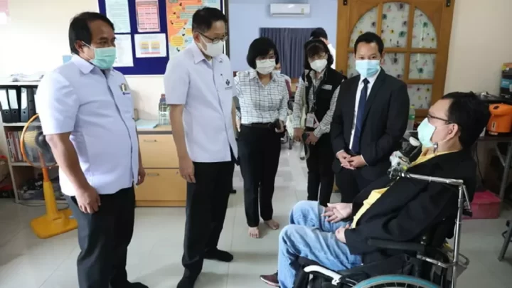 ศูนย์คนพิการฯ ร่วมระบบ “บัตรทอง” ให้คำปรึกษา ฝึกทักษะ ส่งต่อการรักษา
